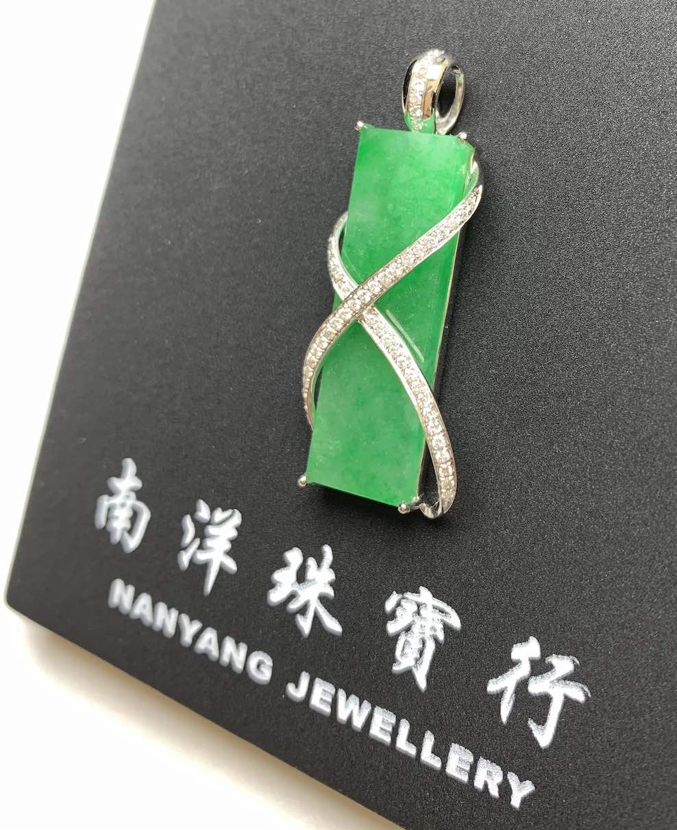 Icy apple green plain jadeite pendant - Image 4