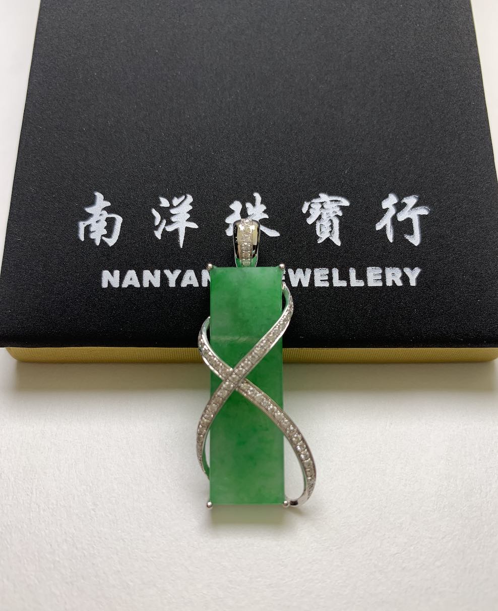 Icy apple green plain jadeite pendant
