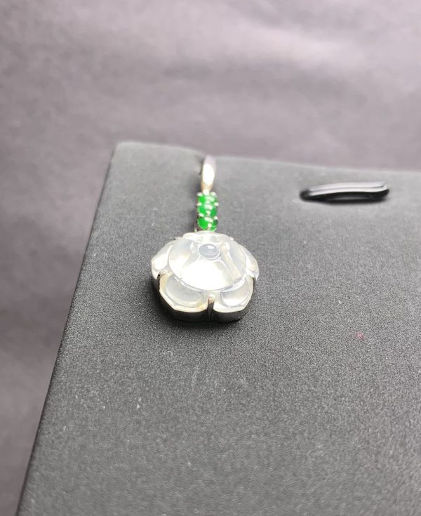 highly translucent icy lotus jadeite earring - Image 6