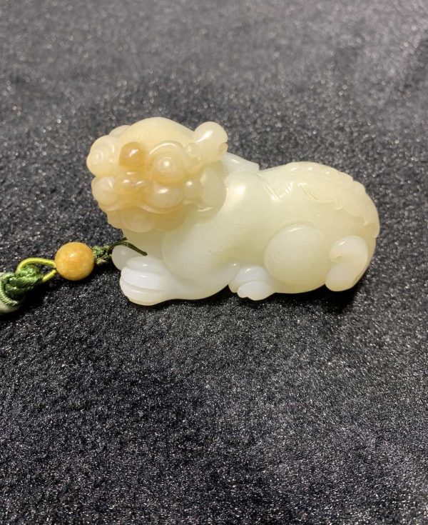 Natural white jade PiXiu carving nephrite