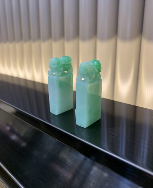 A pair of Icy faint apple green PIXIU Jadeite seal - Image 3