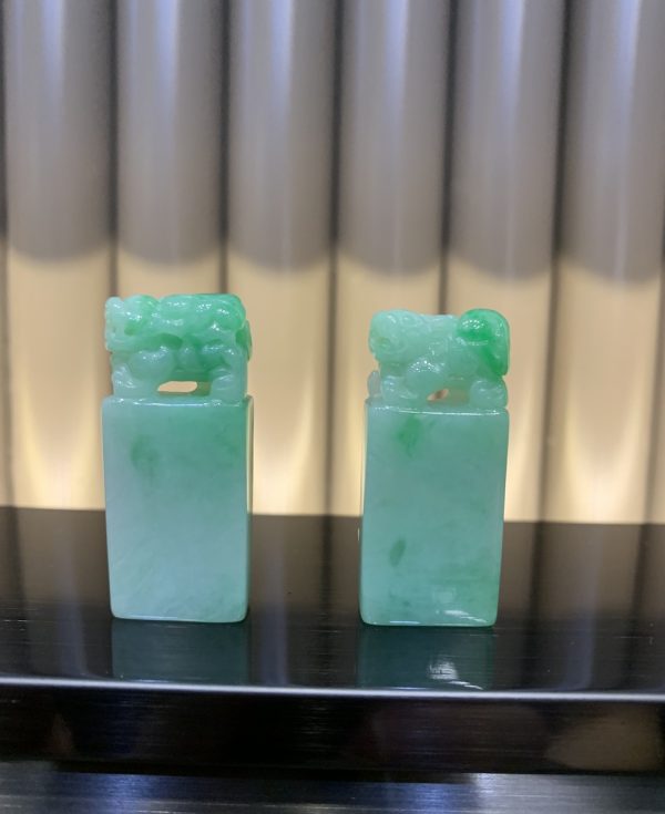 A pair of Icy faint apple green PIXIU Jadeite seal - Image 4
