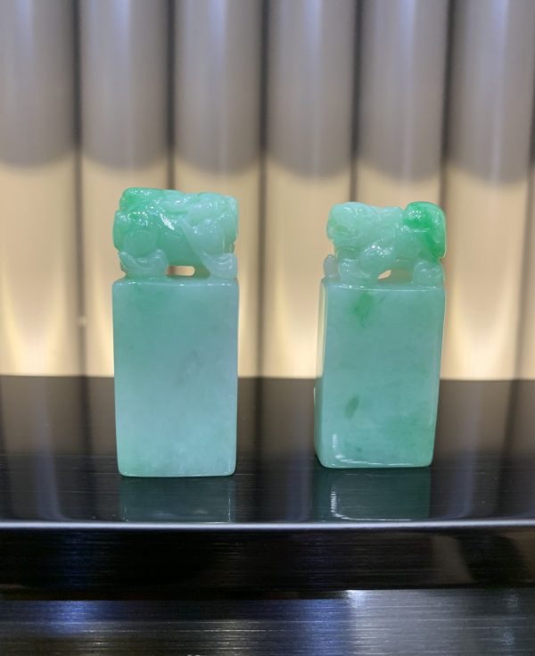 A pair of Icy faint apple green PIXIU Jadeite seal - Image 5