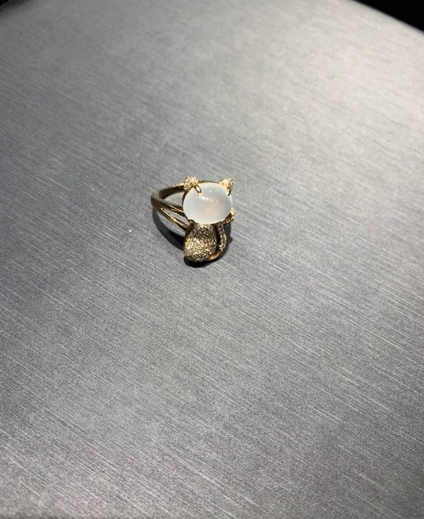 Highly translucent icy cabochon cat design jadeite ring - Image 3