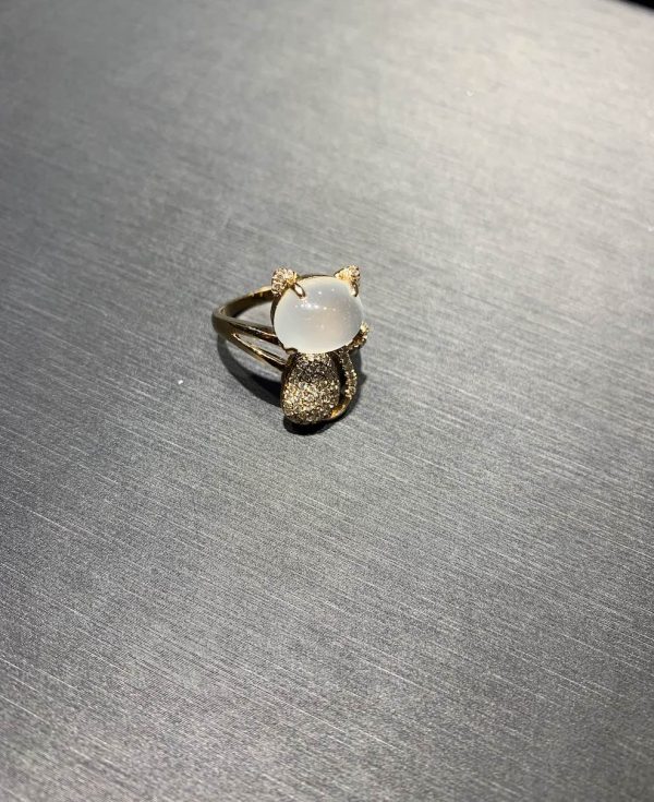 Highly translucent icy cabochon cat design jadeite ring - Image 4