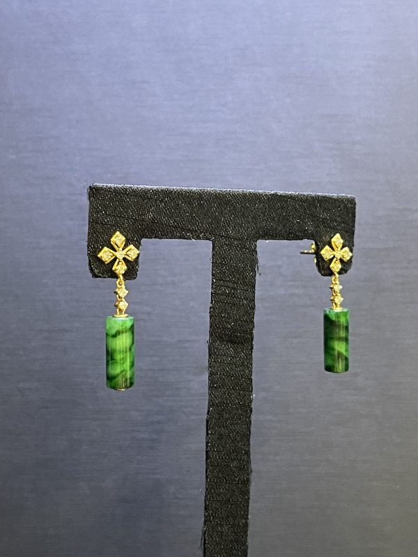 Translucent vivid old pit green barrel shape jadeite earring[SOLD OUT] - Image 4