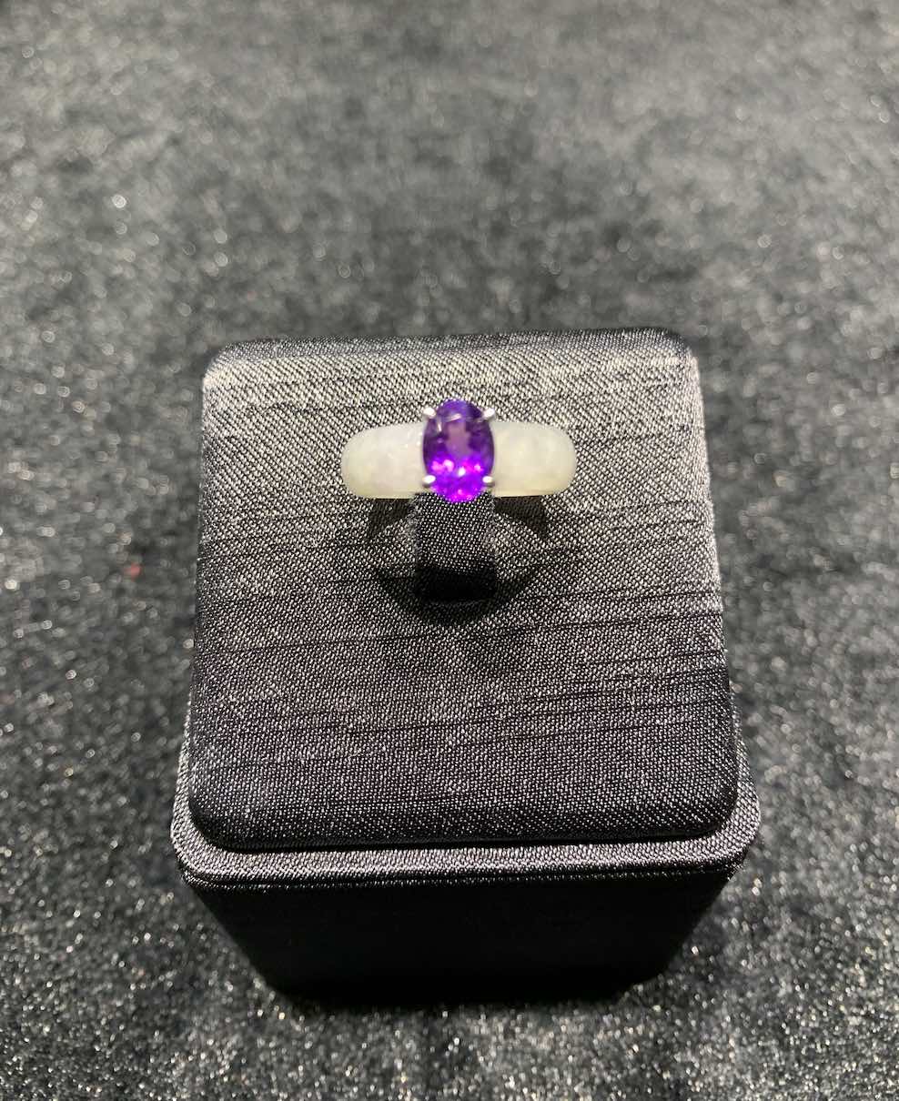 icy whiteish jadeite ring setting with amethyst - Image 2