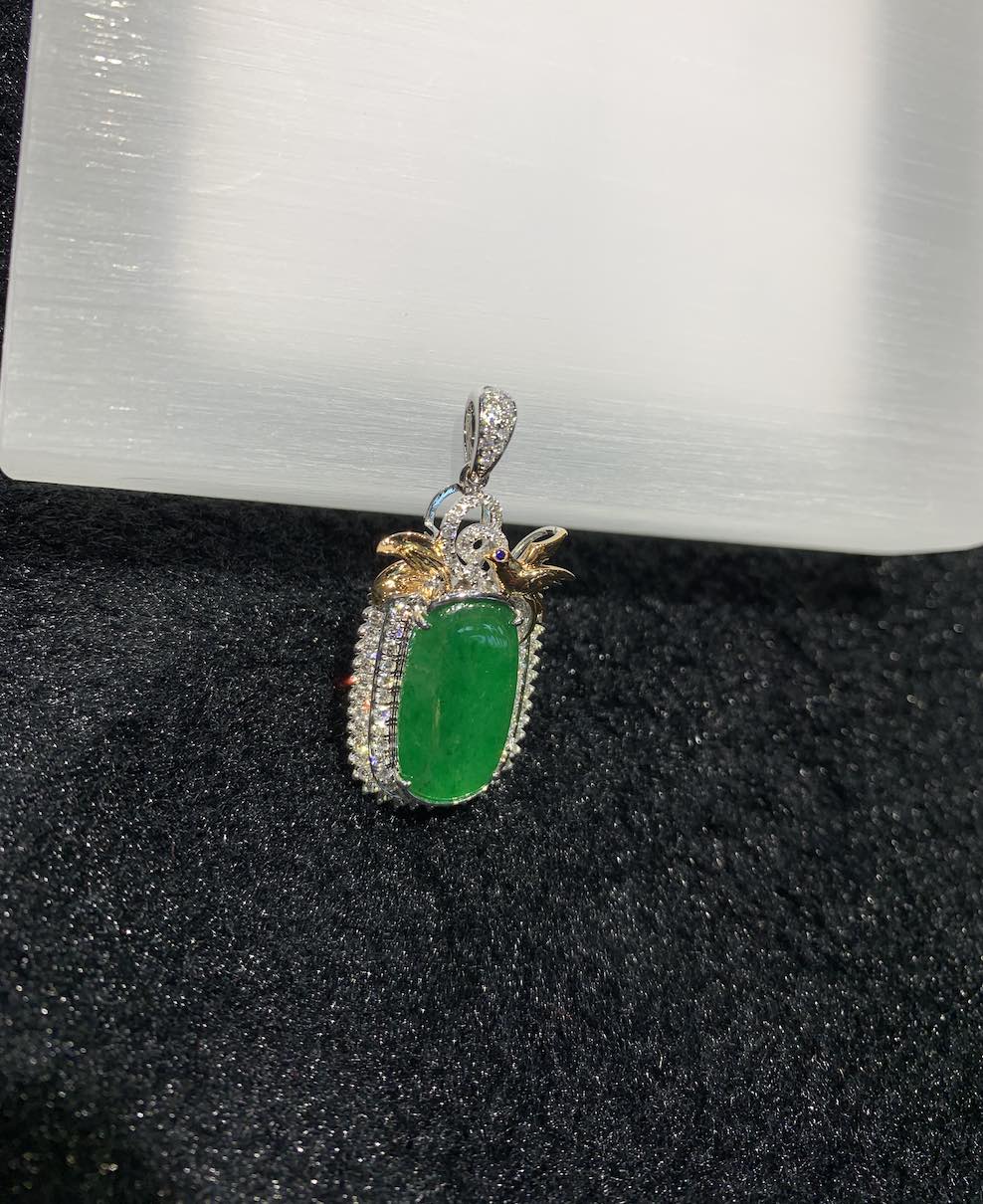 Highly translucent icy vivid imperial green saddle jadeite pendant - Image 3