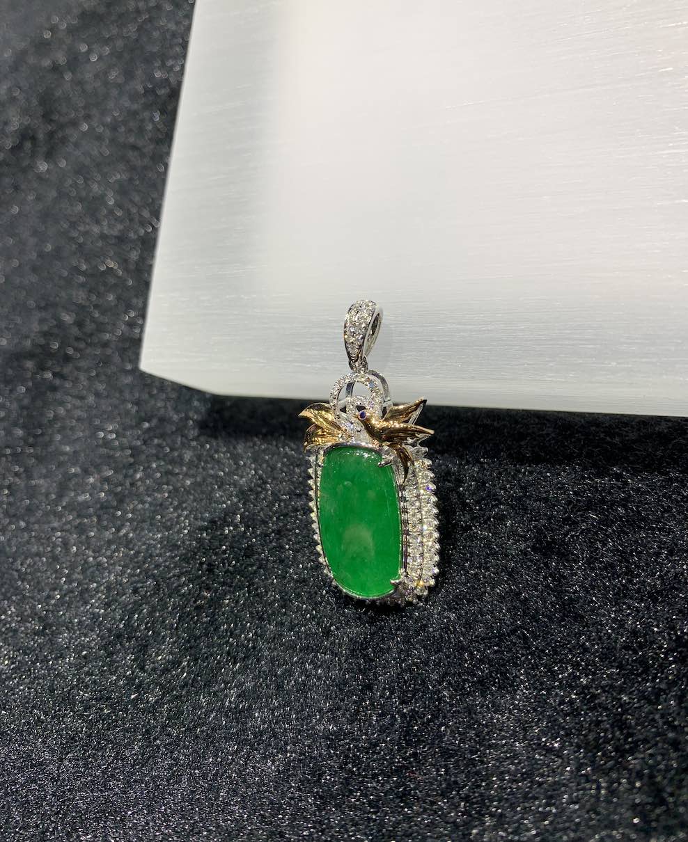 Highly translucent icy vivid imperial green saddle jadeite pendant - Image 4