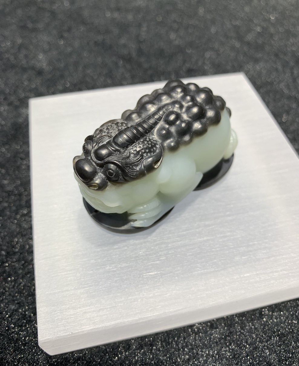 natural white jade toad carving nephrite ornament