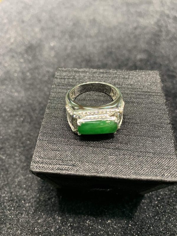Icy translucent vibrant apple green saddle jadeite ring - Image 2