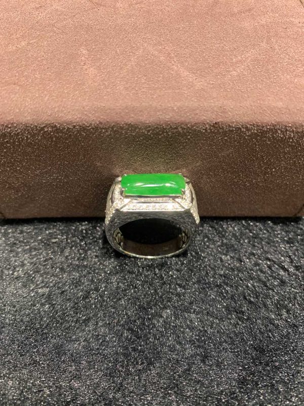 Icy translucent vibrant apple green saddle jadeite ring - Image 4