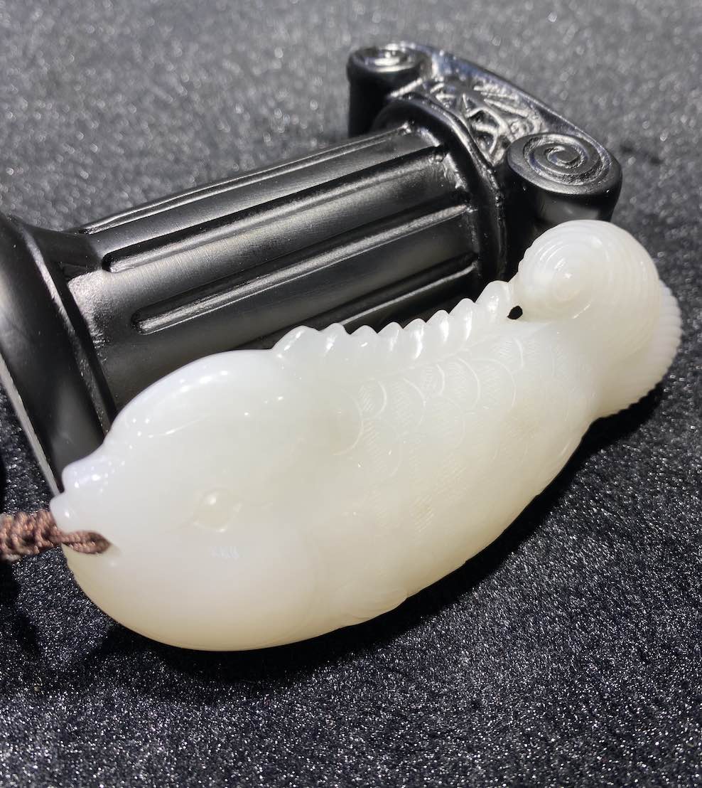 Natural White jade Fish carving nephrite