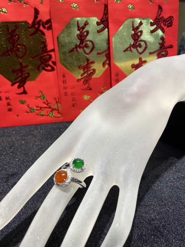 Highly translucent icy reddish with vivid green cabochon jadeite ring - Image 2