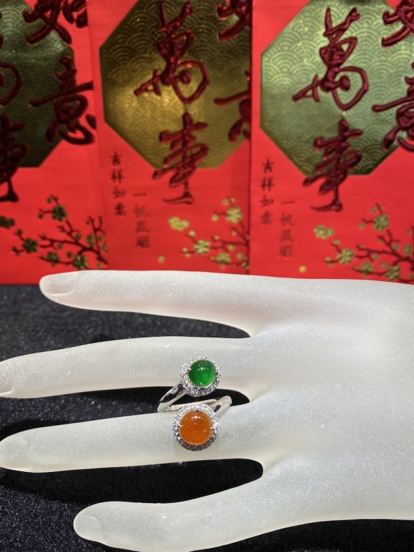 Highly translucent icy reddish with vivid green cabochon jadeite ring - Image 4