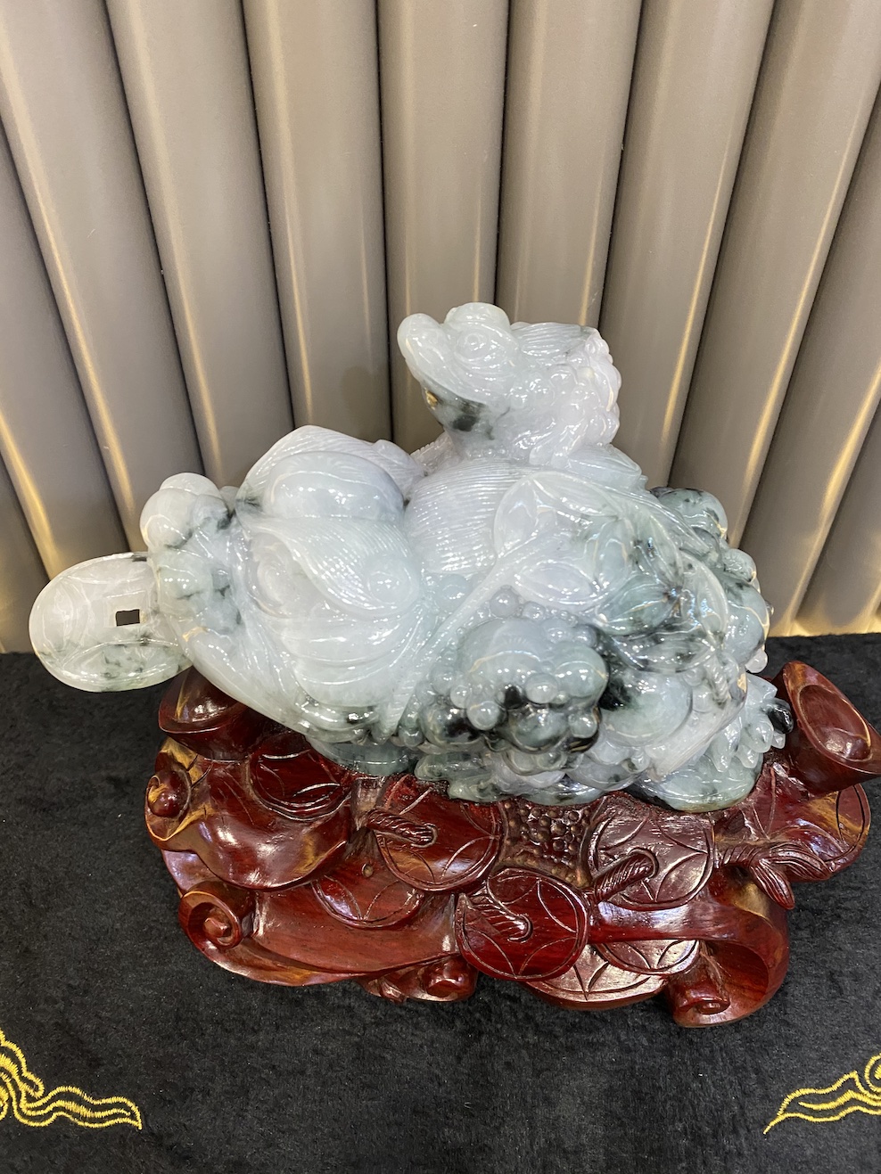 Translucent icy faint floating green toad jadeite ornament - Image 4