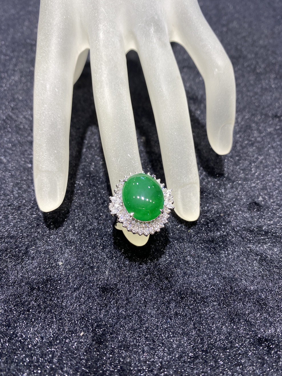 Icy Translucent dark green cabochon jadeite ring - Image 4