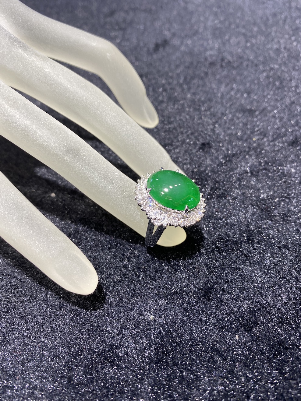 Icy Translucent dark green cabochon jadeite ring - Image 5