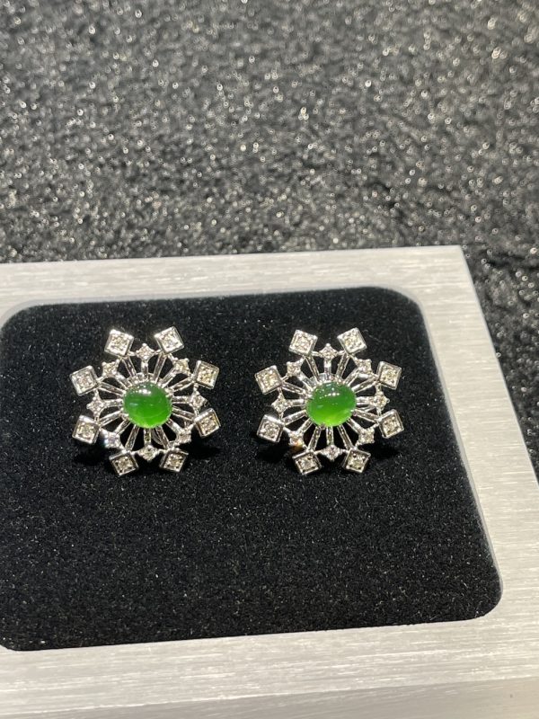 highly translucent vivid green cabochon jadeite earring stud