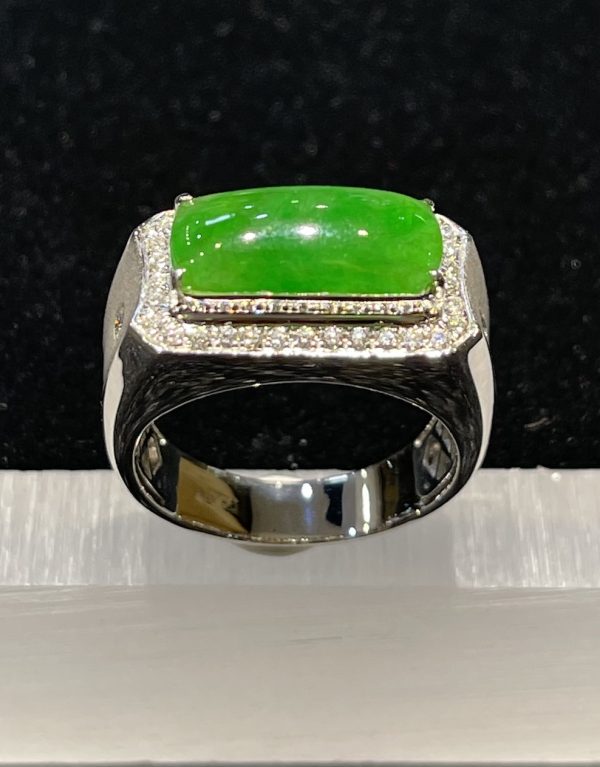 Icy translucent vibrant green saddle jadeite ring - Image 5