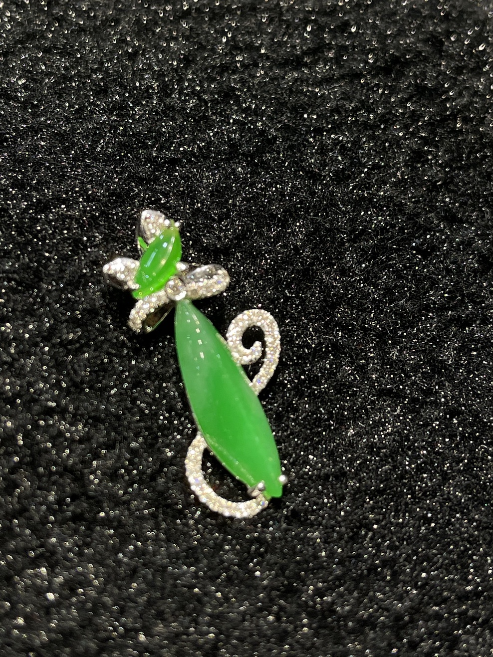 icy translucent vibrant green cat design jadeite pendant - Image 2