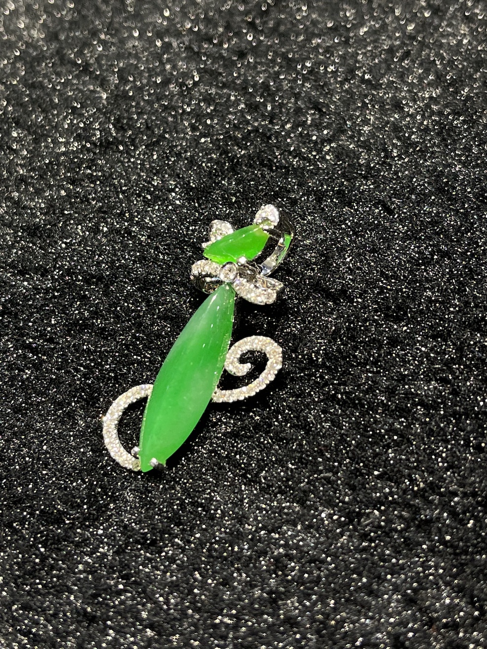 icy translucent vibrant green cat design jadeite pendant - Image 3