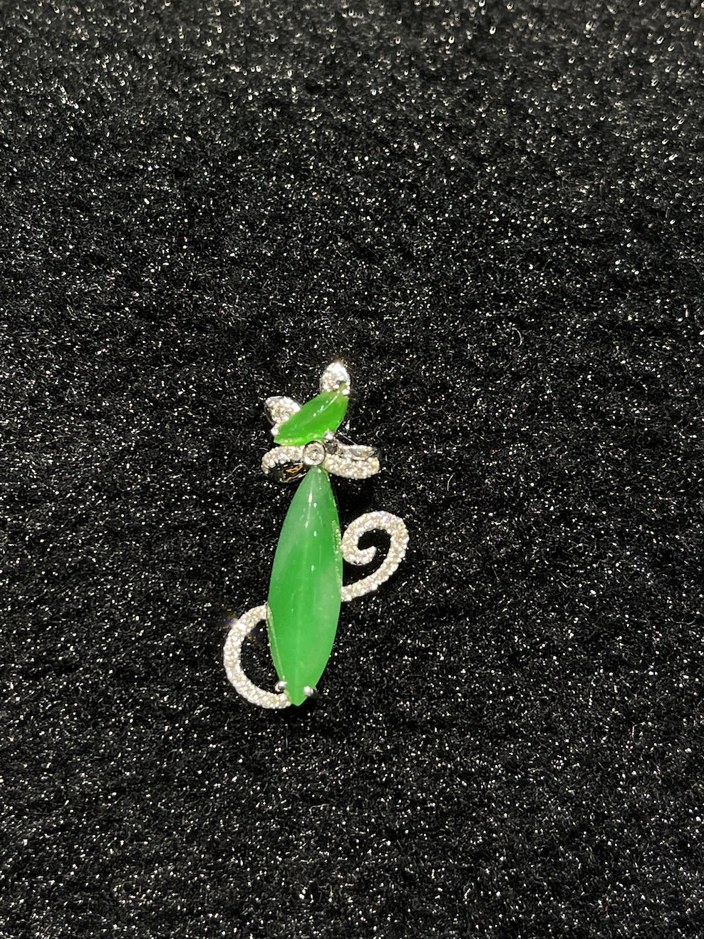 icy translucent vibrant green cat design jadeite pendant - Image 5