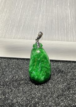 vibrant old-pit green fruit carving jadeite pendant[SOLD OUT]