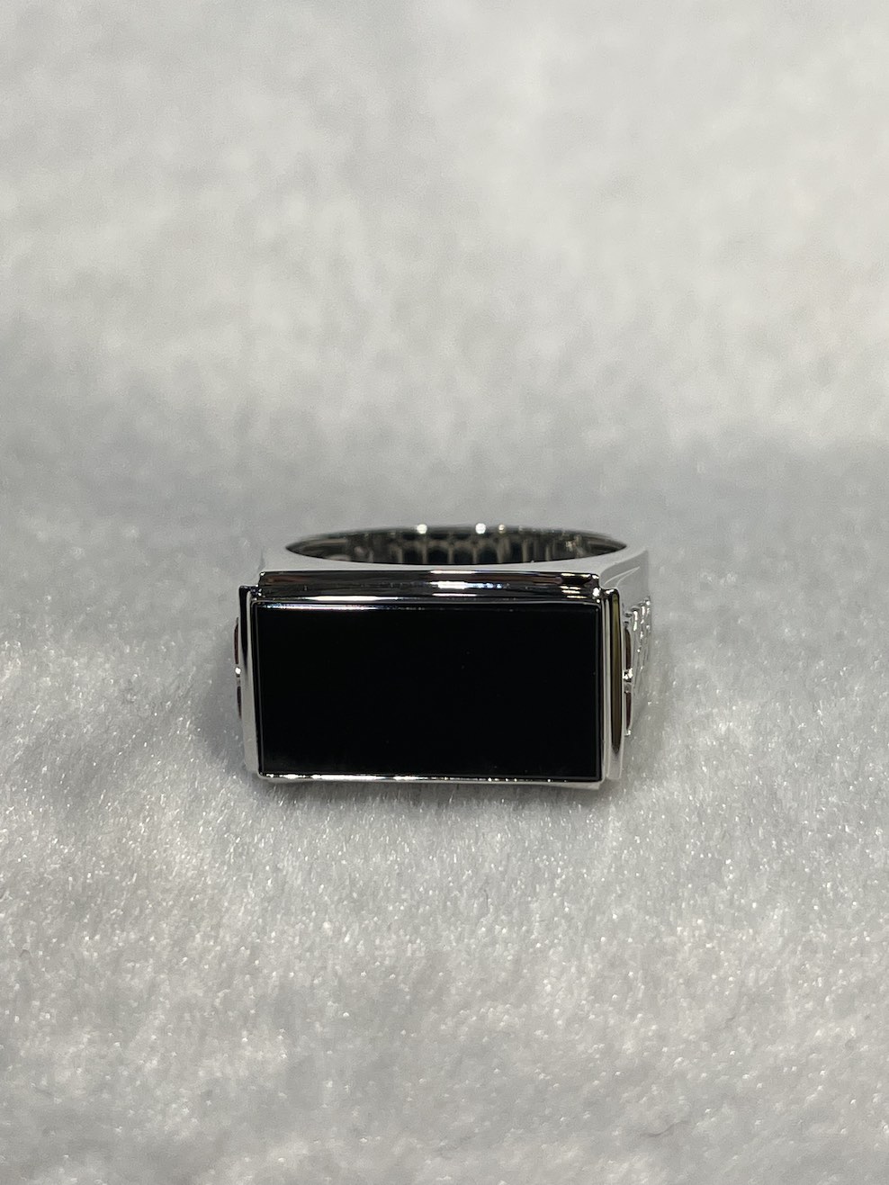 Translucent rectangular omphacite jadeite ring - Image 5