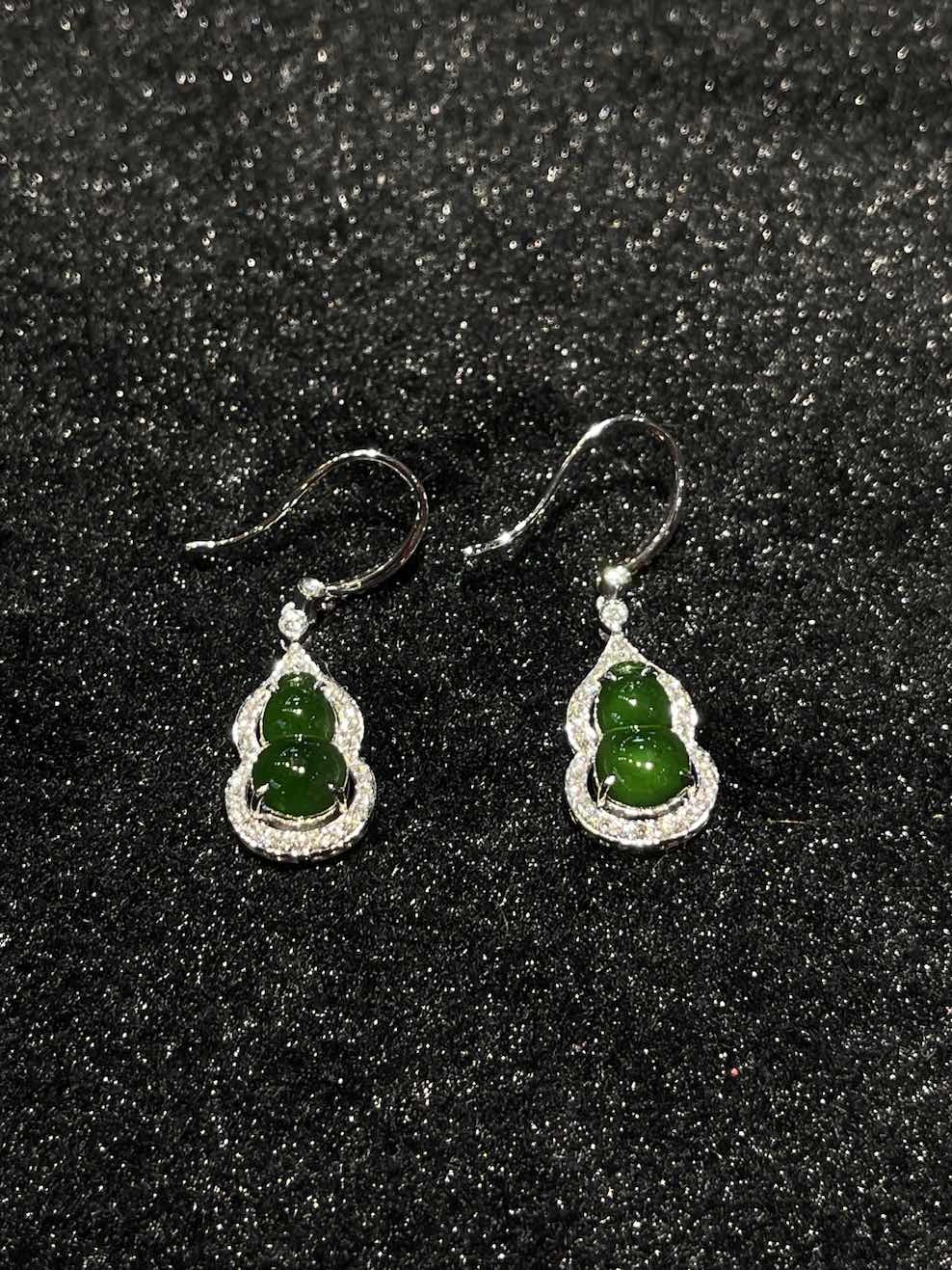 highly translucent vivid imperial green gourd jadeite earring
