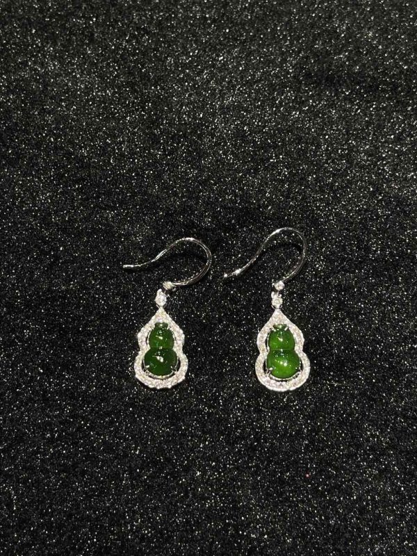 highly translucent vivid imperial green gourd jadeite earring - Image 5