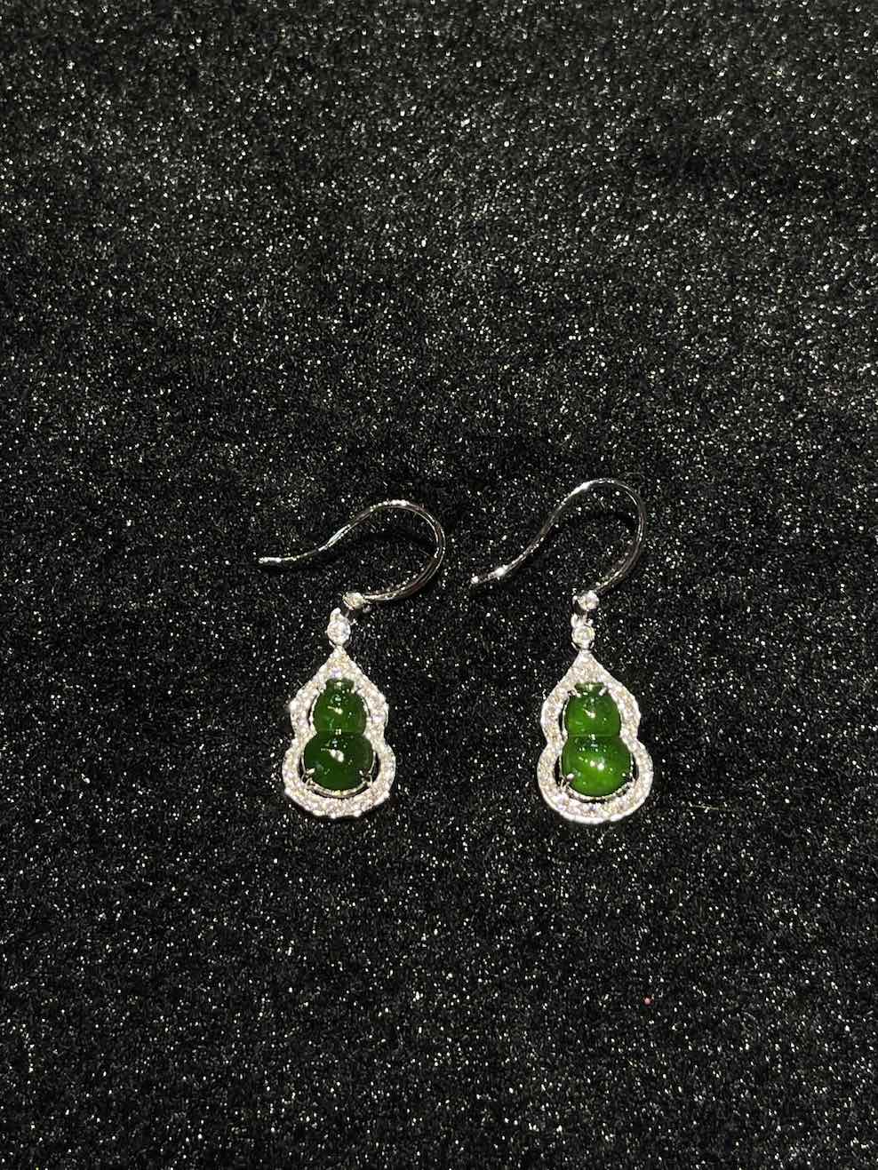 highly translucent vivid imperial green gourd jadeite earring - Image 5