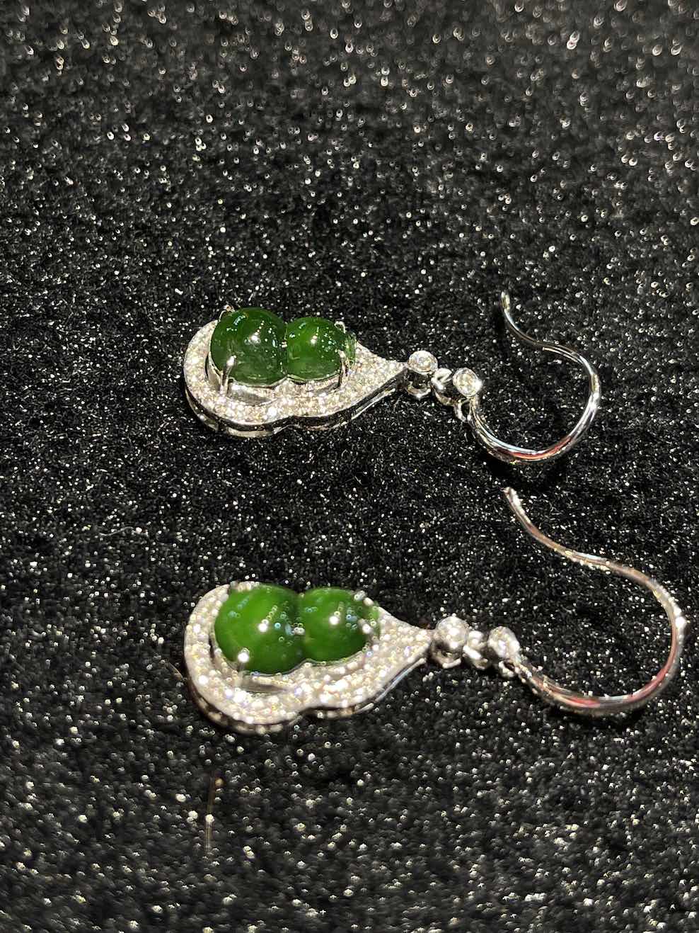 highly translucent vivid imperial green gourd jadeite earring - Image 3