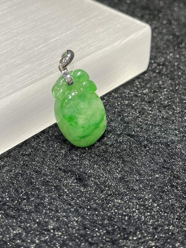 Translucent green peach jadeite pendant[SOLD OUT] - Image 2