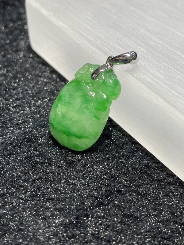 Translucent green peach jadeite pendant[SOLD OUT] - Image 4