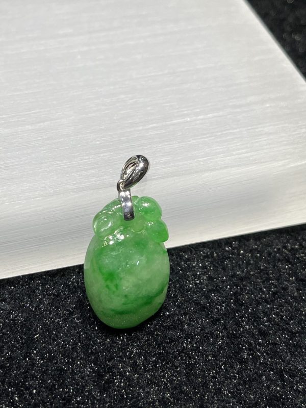 Translucent green peach jadeite pendant[SOLD OUT] - Image 5