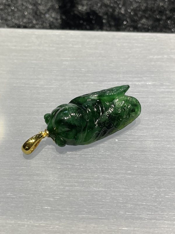Translucent old pit green cicada jadeite pendant[SOLD OUT]