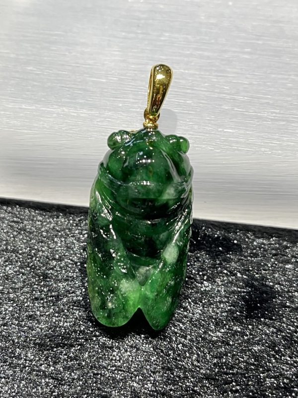 Translucent old pit green cicada jadeite pendant[SOLD OUT] - Image 2