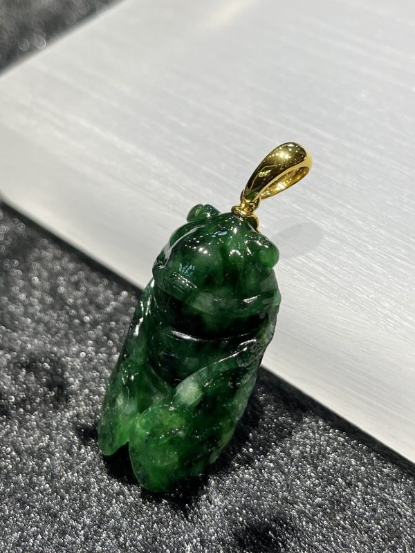 Translucent old pit green cicada jadeite pendant[SOLD OUT] - Image 4