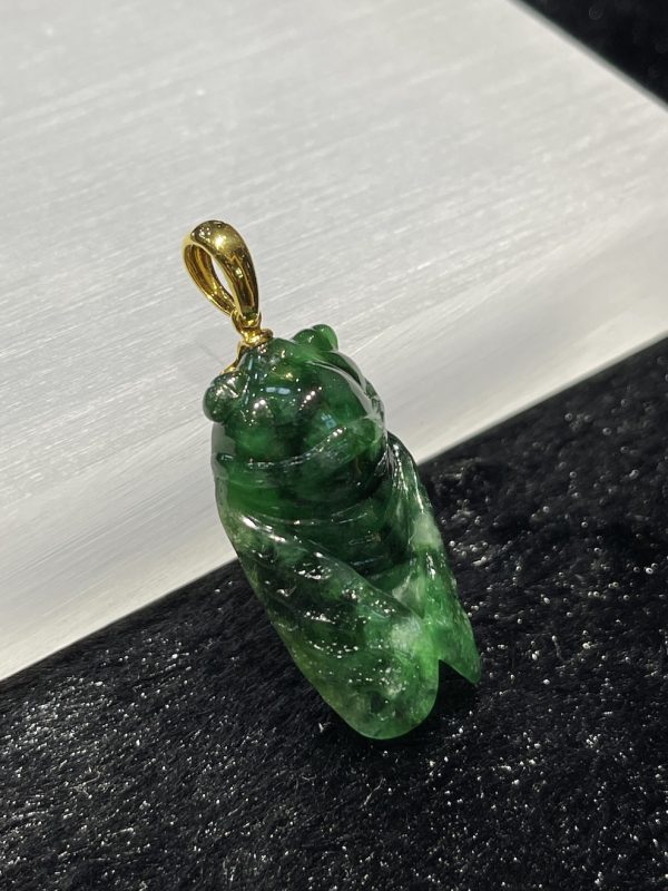 Translucent old pit green cicada jadeite pendant[SOLD OUT] - Image 5