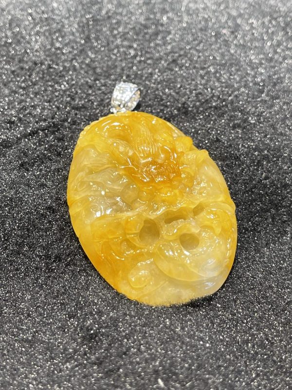 translucent honey yellow dragon head jadeite pendant[SOLD OUT] - Image 2