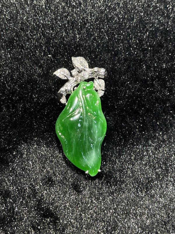 icy translucent vibrant green leaf jadeite pendant/brooch - Image 4