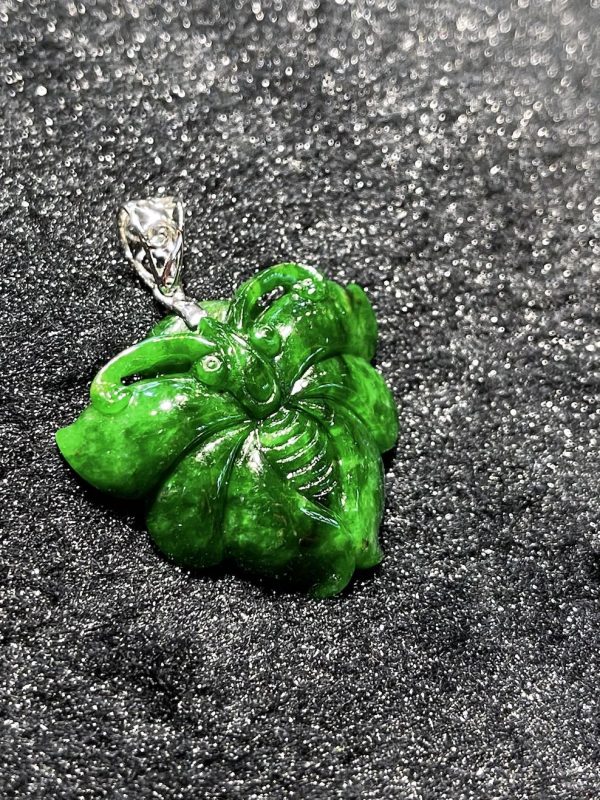 Translucent old pit green butterfly jadeite pendant[SOLD OUT] - Image 2