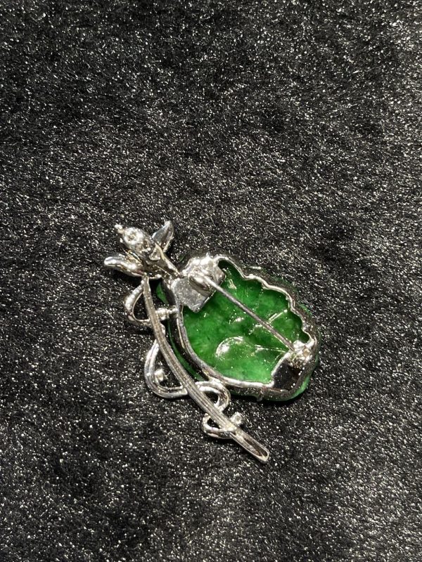 translucent old pit green blossom flower jadeite brooch/pendant[SOLD OUT] - Image 5