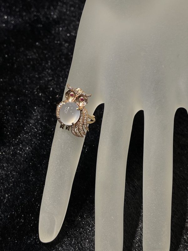 Nearly transparent glassy cabochon jadeite ring - Image 3