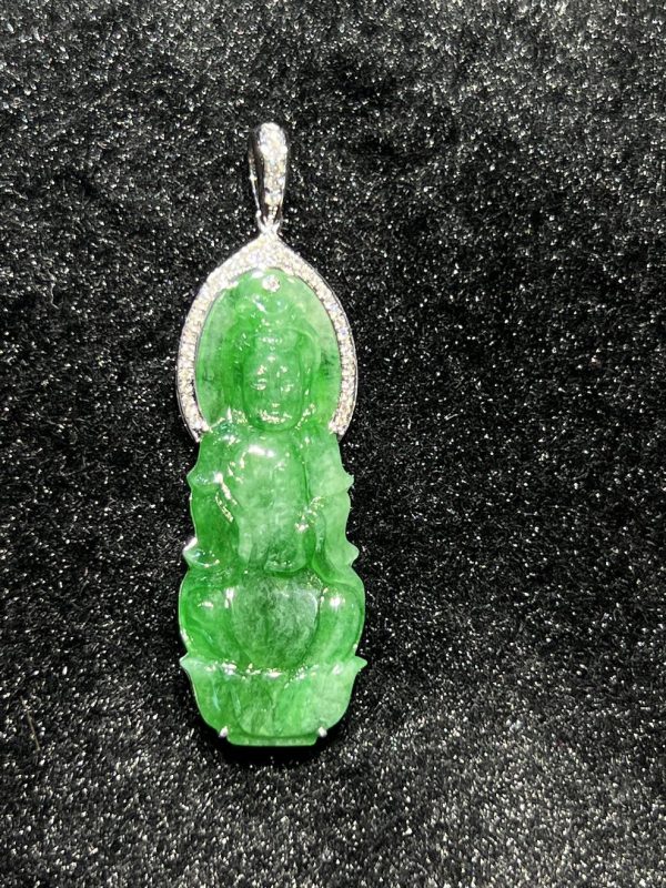 Translucent vibrant old pit green GuanYin jadeite pendant - Image 4