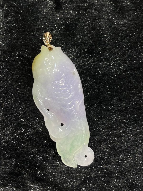 Translucent triple colour fish carving jadeite pendant - Image 5