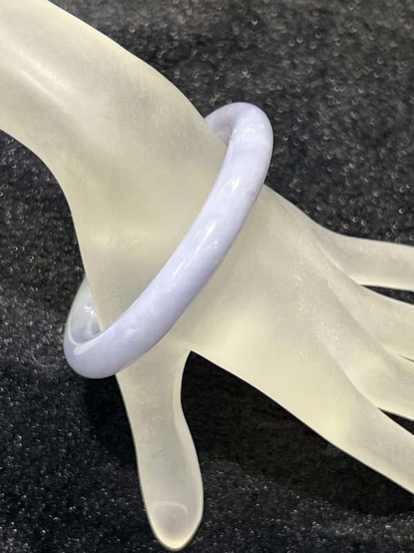 Translucent lavender jadeite bangle - Image 4
