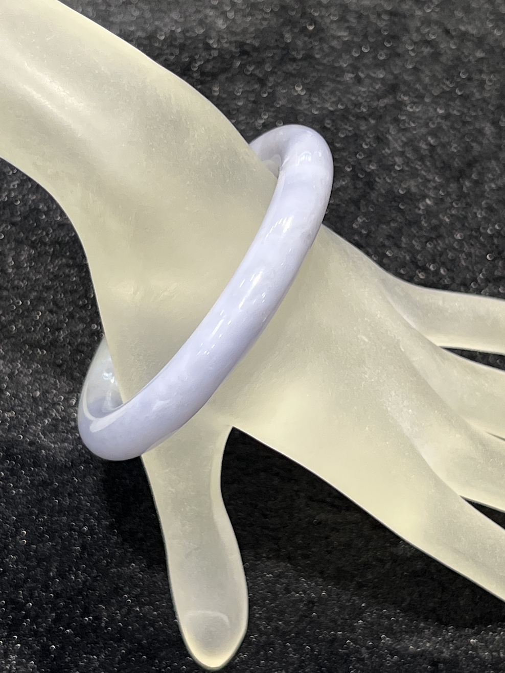 Translucent lavender jadeite bangle - Image 4