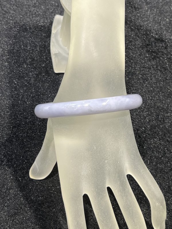 Translucent lavender jadeite bangle - Image 2